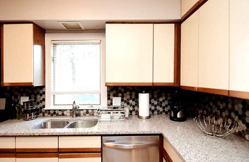 Aksarben - Elmwood Park House | Breezy Blue House 3 minute walk to Foods and Fun.