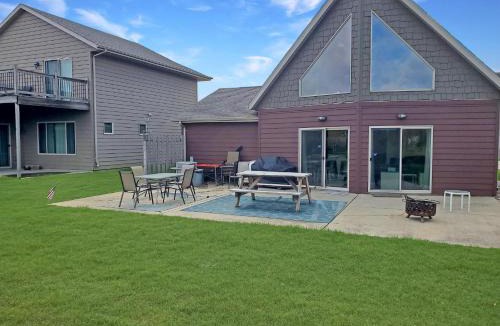 Spirit Lake Villa | Bridges Bay Vacation Cabin 115