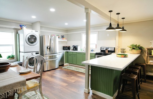 Clanton House | Bright 2BR Stay | Pets Allowed + WiFi