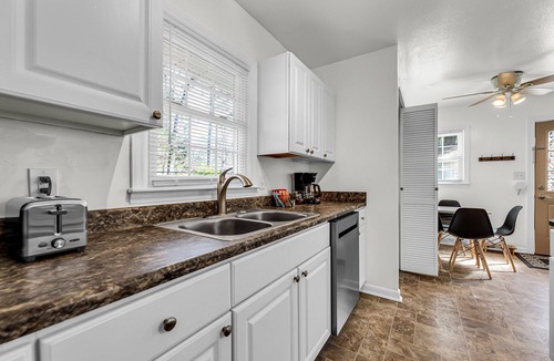 Chapel Hill House | Bright 3 bedroom House, near UNC Campus and Medical Centers!