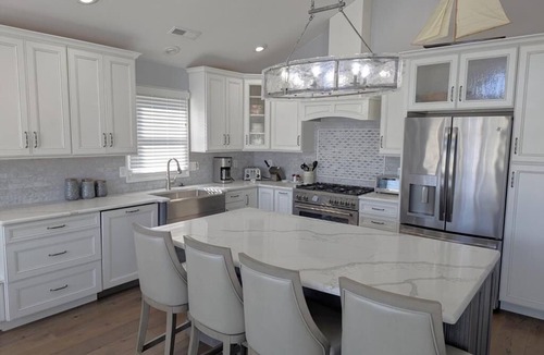 South End House | Bright & Airy Southend 4BR Condo Sleeps 10 Rooftop Deck
