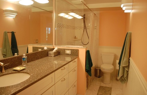 Annapolis House | Bright and cheery home. Just a short 2 blocks from the beach.