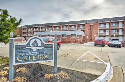 Admiral Estates House | Bright Condo Half-Block to Cape May Beach!