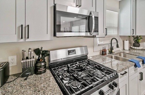 Homewood House | Bright & Cozy Homewood 3 Bed with Arcade Game!