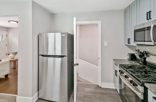 Homewood House | Bright & Cozy Homewood 3 Bed with Arcade Game!