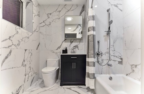 Hoboken Apartment | Bright Designer Loft – steps from PATH to NYC
