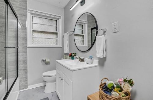 Cayce House | Bright Renovated 3BR Near Town