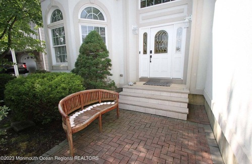 Avon House | Bright, Spacious 4-bdrm Bay Head Shore Home - super close to beach, lake & town