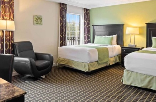 West Orange Hotel | Bright Studio at Wilshire Grand Hotel. Stay. Relax