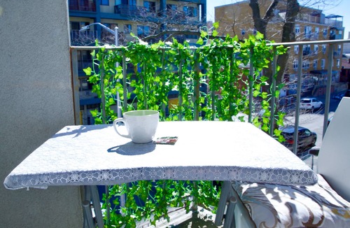 Brighton Beach Apartment | Brighton Apartment -With Balcony-5min to Beach-Separate Entrance