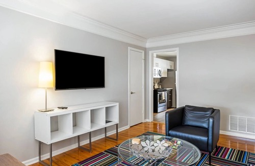 Brookwood Apartment | Brookwood Courtyard by BCA Furnished Apartments Bcc2b 01 A