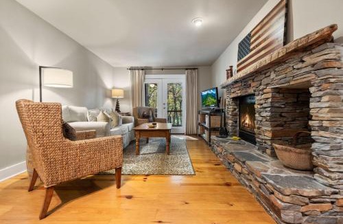 Big Canoe Apartment | Buckanoe Condo -Hiking Trails Wood-Burning Fireplace Community Pools