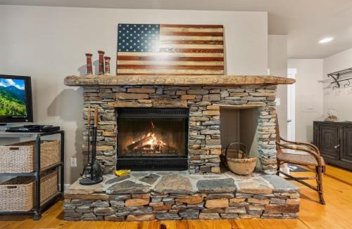 Big Canoe Apartment | Buckanoe Condo -Hiking Trails Wood-Burning Fireplace Community Pools