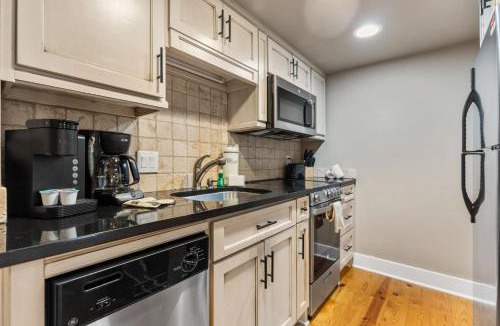 Big Canoe Apartment | Buckanoe Condo -Hiking Trails Wood-Burning Fireplace Community Pools