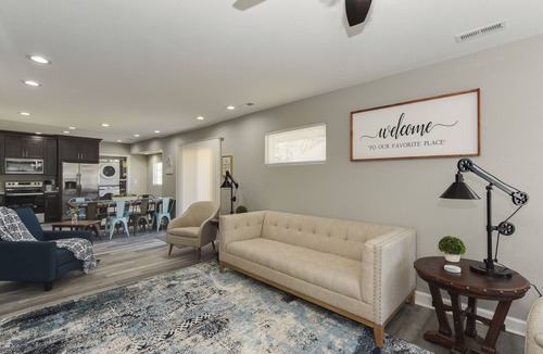 Buckroe Beach House | Buckroe Beach 8 Bedrooms! Walk to the beach!