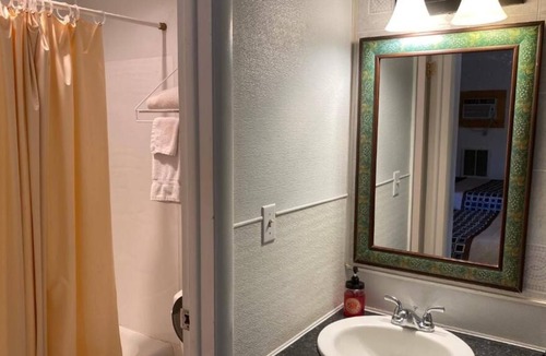Fairview House | Budget-friendly Accommodation at Knights Inn Fairview! 2 Pet-friendly Units