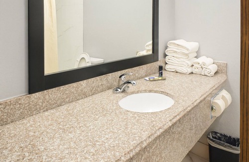Van Buren Hotel | Budget-friendly Room Perfect for Couple Stay | Complimentary Breakfast