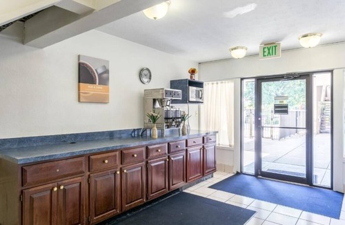 Edgewood Hotel | Budget-Friendly Room w/Easy Access to I-95