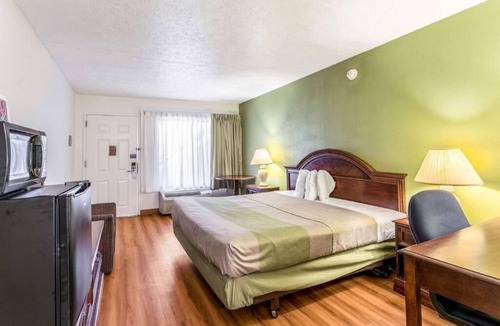Edgewood Hotel | Budget-Friendly Room w/Easy Access to I-95