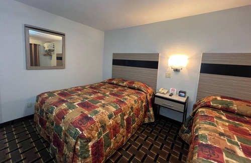 Nebraska City Hotel | Budget-Friendly Stay w/Free Parking, Table Creek Golf Course - 5.6 miles away