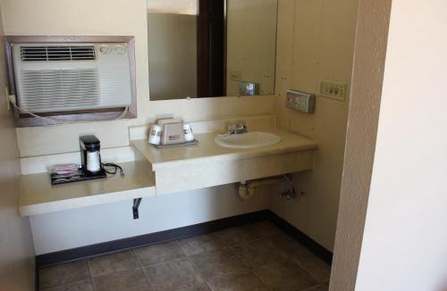 Northeast Entrance Badlands Hotel | Budget Host Sundowner Motor Inn Kadoka
