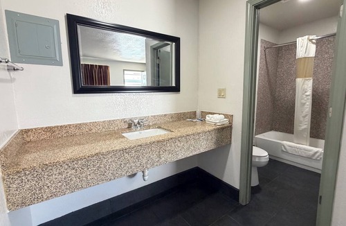Ada Hotel | Budget Inn