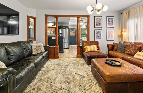 Benson Gardens House | Buffalo Hallow Manor: Large🏡. Game-room, Fire-pit, retreats and reunions & more
