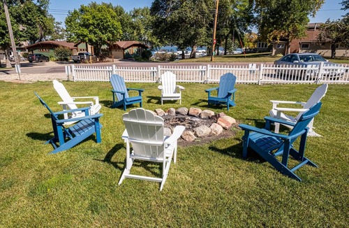 West Okoboji House | Bungalow 2: Boji Bunkhouse Bungalow
