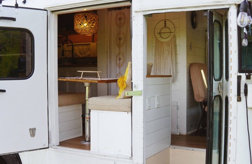 Unionville House | "Bungalow Bus" Country Retreat