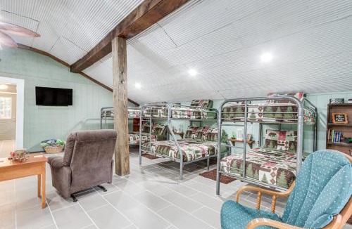 Combs Apartment | Bunkhouse-Style Studio in Elkins Near ATV Trails!