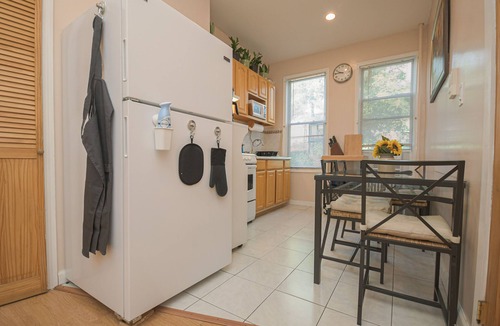 Bushwick Apartment | Bushwick King Bed Remote Office 4 Beds 20 Mins to Manhattan