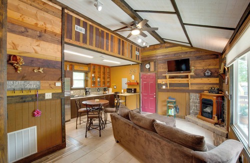Lake Lafayette Cabin | 'Byrd's Nest' Lake Lafayette Escape w/Fire Pit