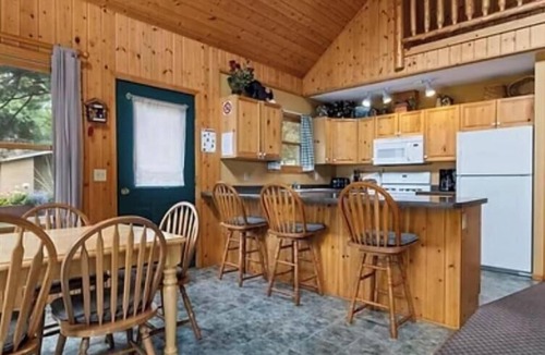 Pine River Cabin | Cabin 11 at Heath's Resort