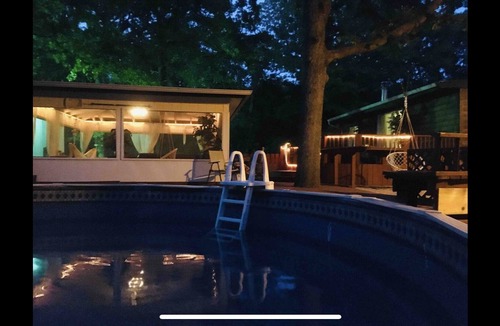 Norman Cabin | Cabin near Norman with Hot Tub & Pool