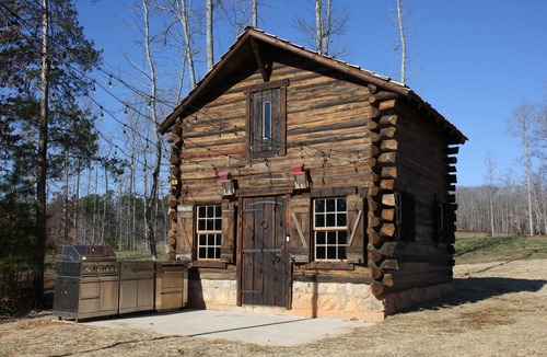 Chapel Hill Cabin | Cabin on Pond and Vineyard next to Aging Cave