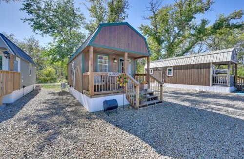 Austinville Apartment | Cabin on River’s Edge Trail in Steamboat Rock!