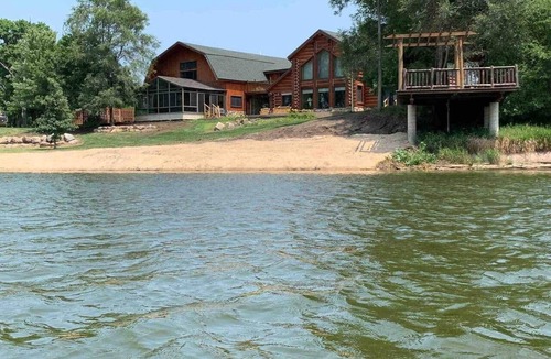 Kesley House | Cabin w/Hot Tub on the River
