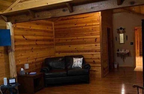 Kesley House | Cabin w/Hot Tub on the River