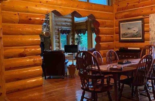 Kesley House | Cabin with Hot Tub on the River