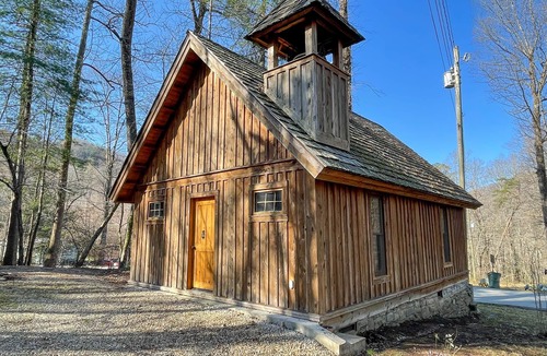 Cherokee Cabin | Cabins In The Pines Unit 4-Motorcycle Friendly-Wood Fireplace - Covered Porch