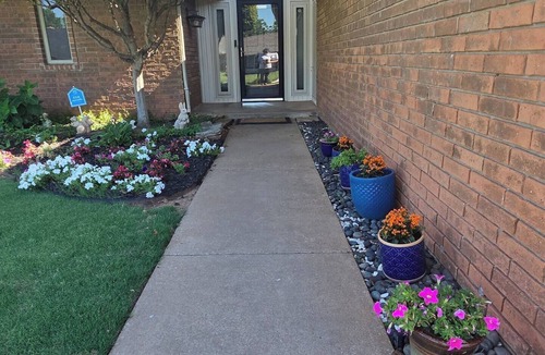 Oklahoma City House | calm relaxing vacation rentals in Oklahoma City Oklahoma with pool and games