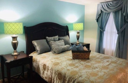 Winchester House | Cameron Charmer pristine downtown apt with double master suites