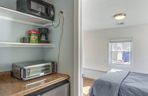Osbornsville Apartment | Canal-Front Backyard Oasis! Jersey Shore Retreat