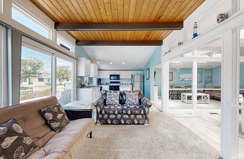 North Ocean City House | Canal-Front Home w/Deck, Washer/Dryer, Free WiFi, Outdoor Dining Area, & More