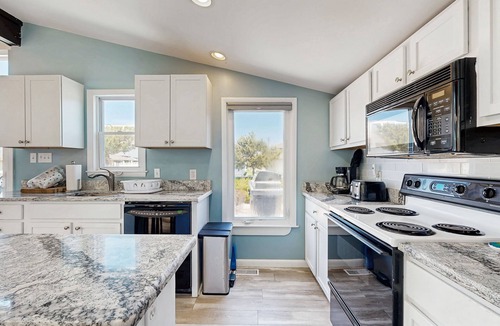 North Ocean City House | Canal-Front Home w/Deck, Washer/Dryer, Free WiFi, Outdoor Dining Area, & More