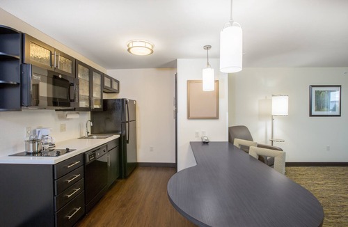 Bellevue Hotel | Candlewood Suites Bellevue by IHG