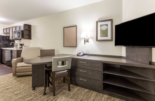 Davenport Hotel | Candlewood Suites Davenport by IHG