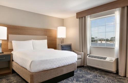 Frederick Hotel | Candlewood Suites Frederick by IHG
