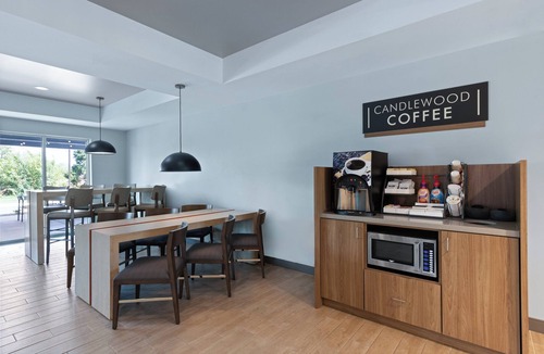 McPherson Hotel | Candlewood Suites Mcpherson by IHG