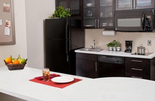 Yorkshire Hotel | Candlewood Suites - Newark South - University Area by IHG